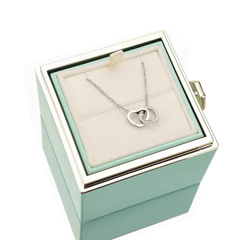 Colar DuoHeart com Rosa Eterna – Presente Romântico com Caixa Rotativa Luxo
